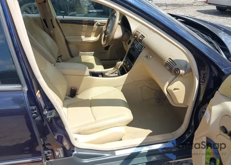 2002 Mercedes-Benz C 320 из США, поврежденный, VIN WDBRF64J22F216541